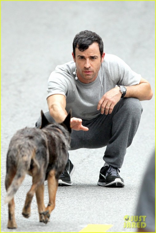 Justin Theroux films a scene with a dog on the set of 'The Leftovers'  **USA, Canada, Australia ONLY**